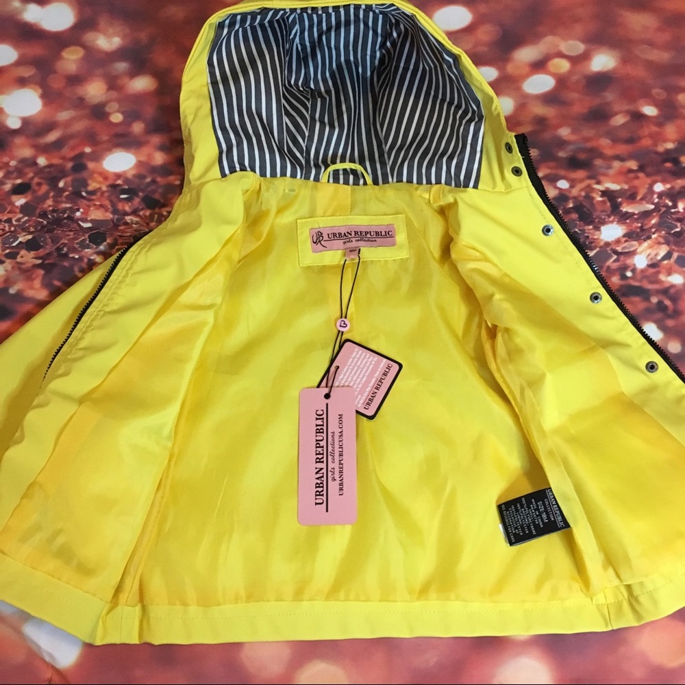 ☔️Urban Republic Infant Raincoat ☔️ - Picture 4 of 4